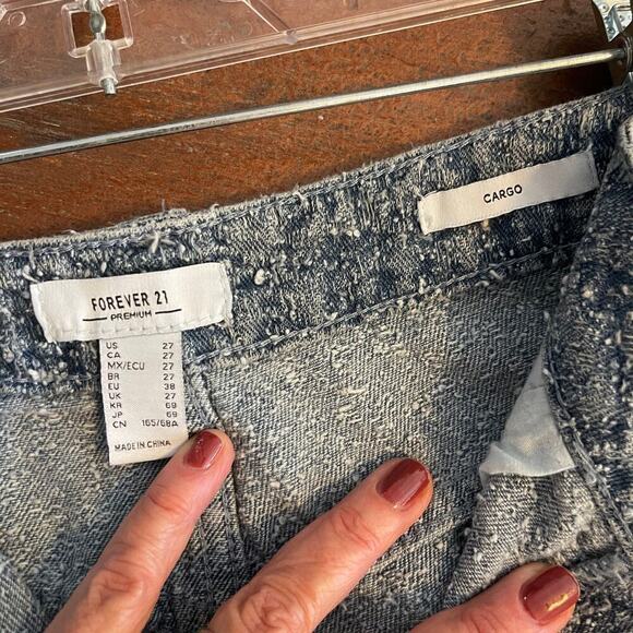 Forever 21 Women's Y2K Style Denim Cargo Pants NWT Size 27 - Picture 3 of 9